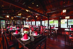 Breakfast, lunch, dinner served; Vietnamese cuisine 