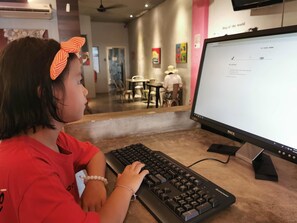 Business center - Ryokan Muntri Boutique Hostel (George Town)