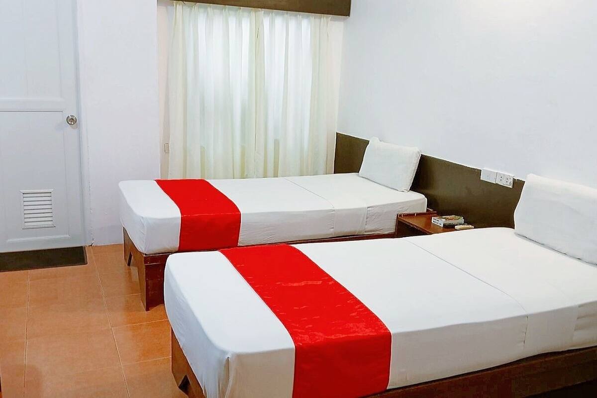 standard hive | rollaway beds, free wifi, bed sheets