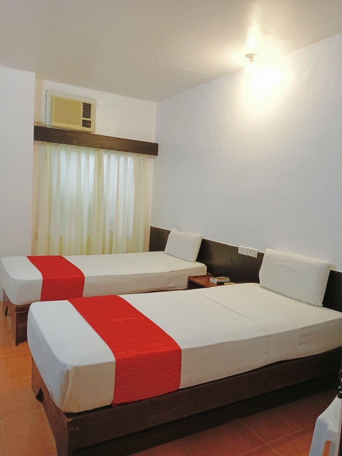 standard hive | rollaway beds, free wifi, bed sheets