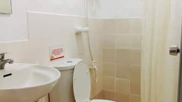 Standard Hive | Bathroom | Shower, free toiletries, towels, soap