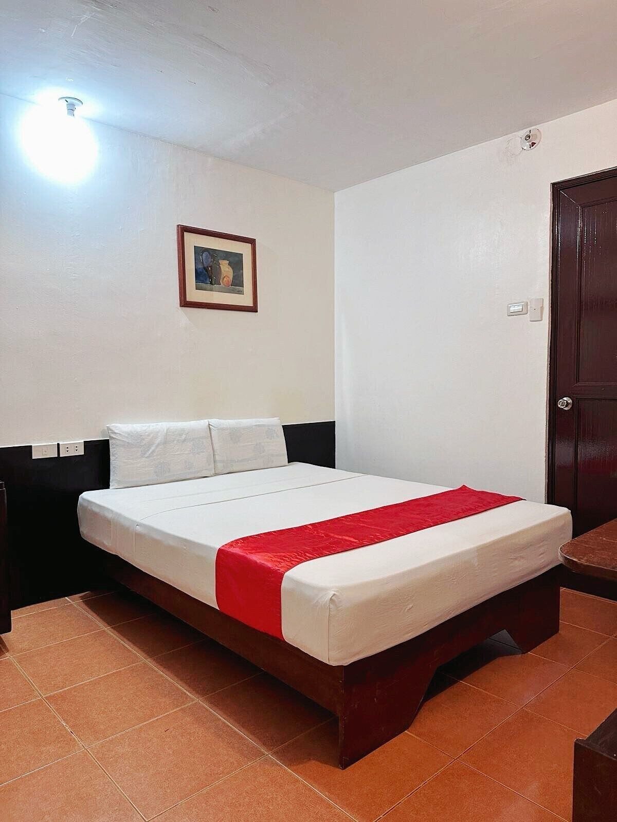 standard hive | rollaway beds, free wifi, bed sheets