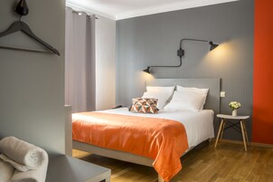 Quarto casal ou duplo standard | Escrivaninha, quartos à prova de som, berços (sobretaxa)