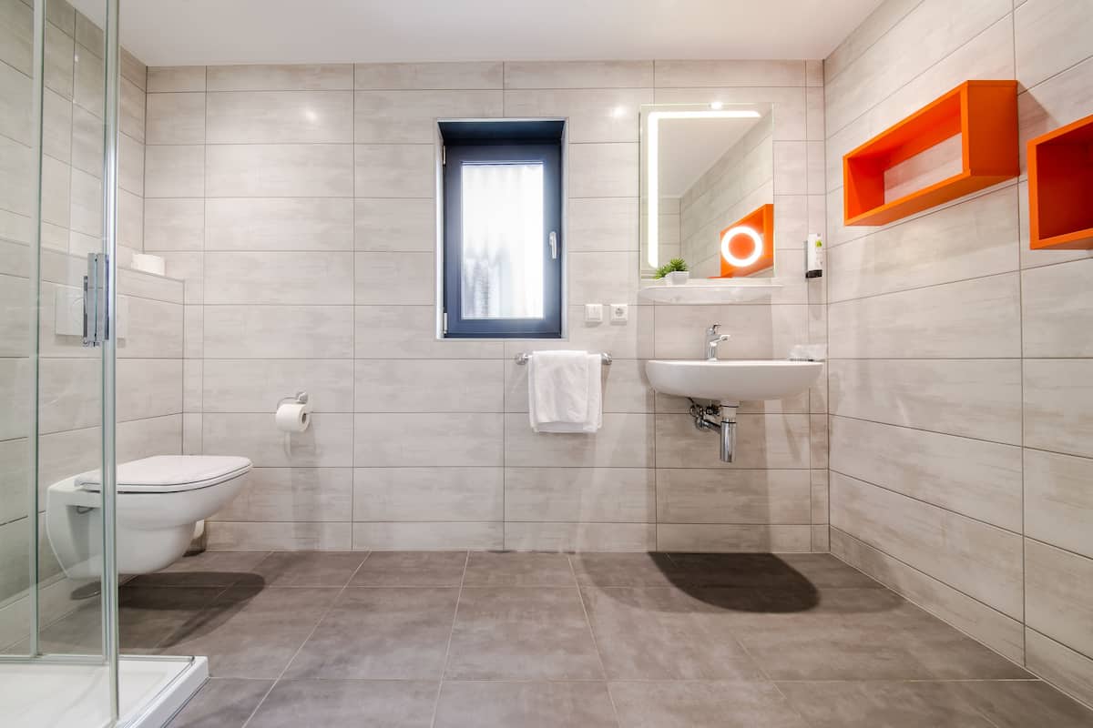 superior double room | bathroom | shower, hair dryer, towels