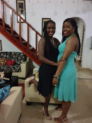 Televisión de pantalla plana de 42 pulgadas con canales por cable