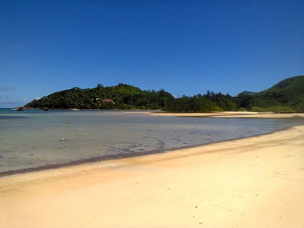 Vista frontal de la propiedad