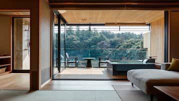 Phòng Junior, không hút thuốc (Japanese Jr Suite, with Open Air Bath) | Minibar, két bảo mật tại phòng, bàn