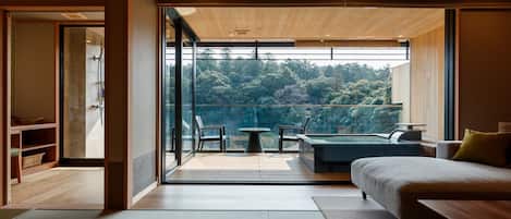 Junior-Zimmer, Nichtraucher (Japanese Jr Suite, with Open Air Bath) | Minibar, Zimmersafe, Schreibtisch, kostenloses WLAN