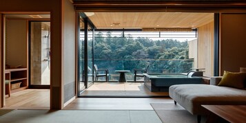 Quarto júnior, para não fumantes (Japanese Jr Suite, with Open Air Bath) | Frigobar, cofres nos quartos, escrivaninha, Wi-Fi de cortesia