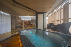 Quarto premium, para não fumantes (Japanese Western w/ Open Bath) | Banheiro | Chuveiro/banheira combinados, produtos de toalete grátis