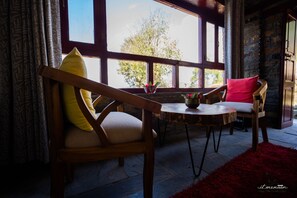 Rom – deluxe, 2 soverom | Sengetøy av topp kvalitet, dundyner og skrivebord