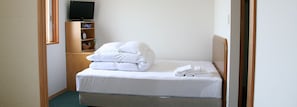 Down duvets, desk, iron/ironing board, free WiFi - Hotel Nishi In Fujisan (Fuji)