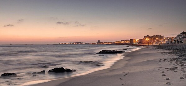 Plage à proximité, sable blanc, navette pour la plage