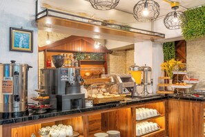 A self-service breakfast bar with coffee machines, a bread display, and a variety of breakfast items. - Mali Namphu Hotel (Vientiane)