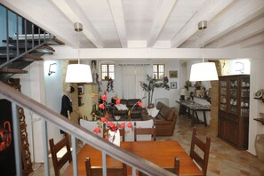 Lobby sitting area - Arco Ubriaco (Agrigento)