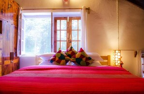 1 bedroom, premium bedding, down comforters, individually furnished - Fredy's Bungalow (Nainital)