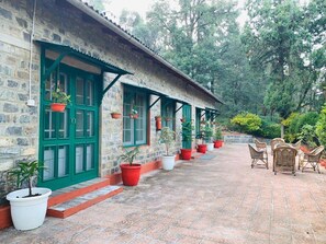 Double Room | Balcony view - Fredy's Bungalow (Nainital)