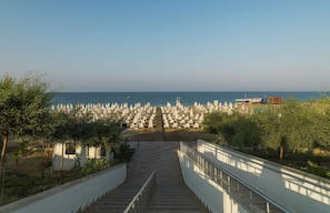 Private beach, black sand, sun loungers, beach umbrellas - Sultan of Dreams (Manavgat)