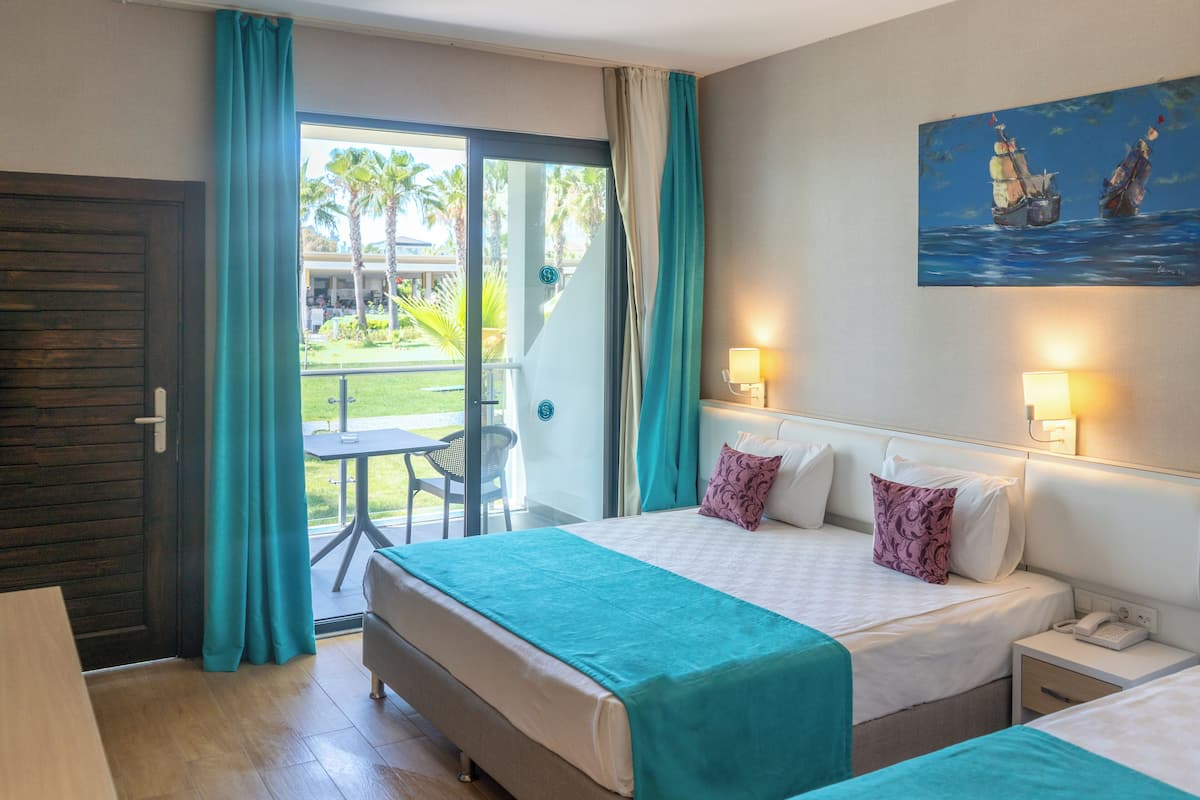 Minibar, in-room safe, soundproofing, bed sheets