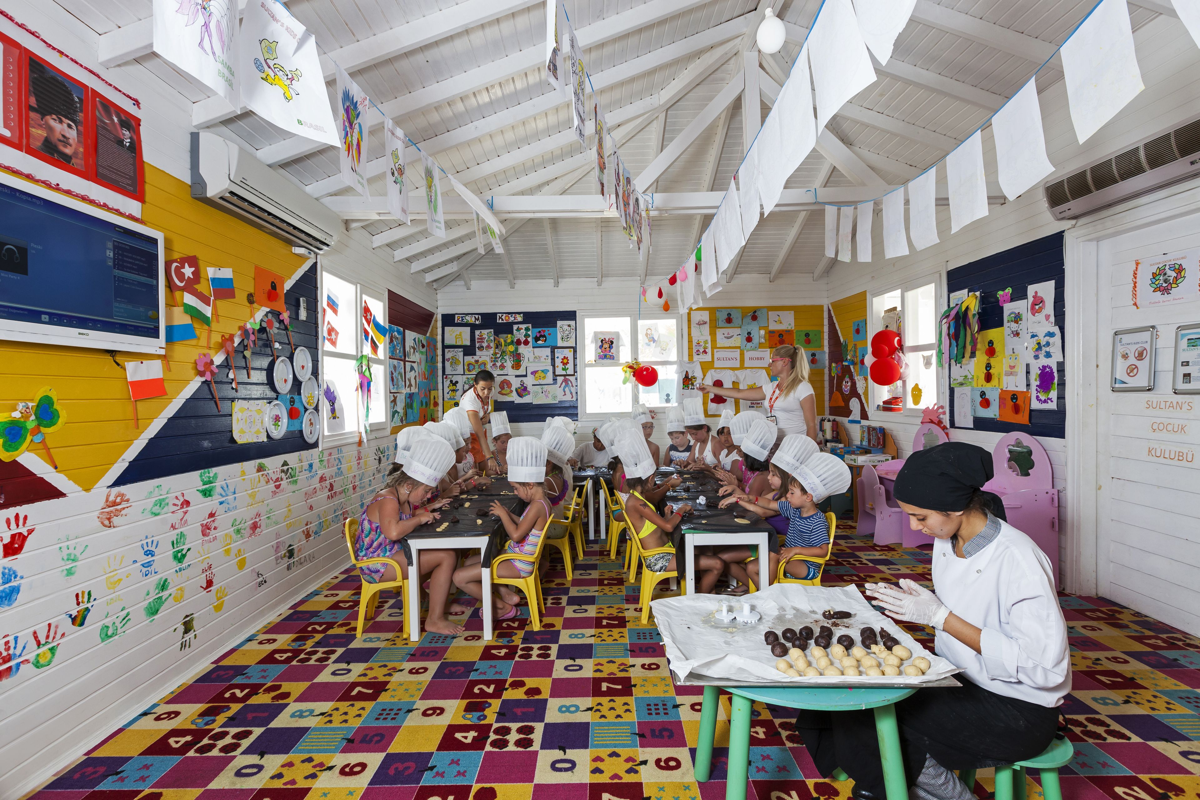 Área de juegos infantiles bajo techo