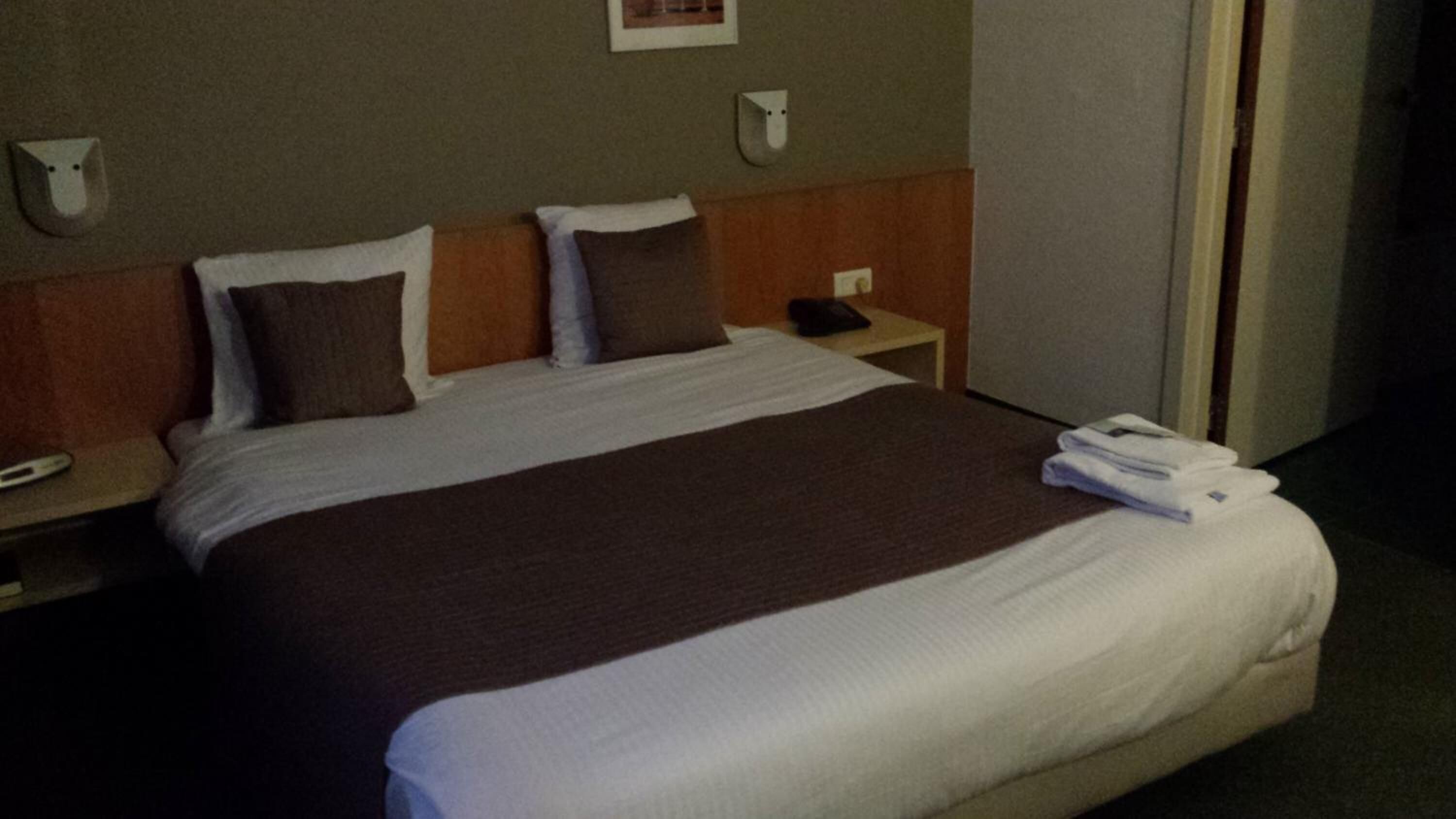 in-room safe, desk, free wifi, wheelchair access