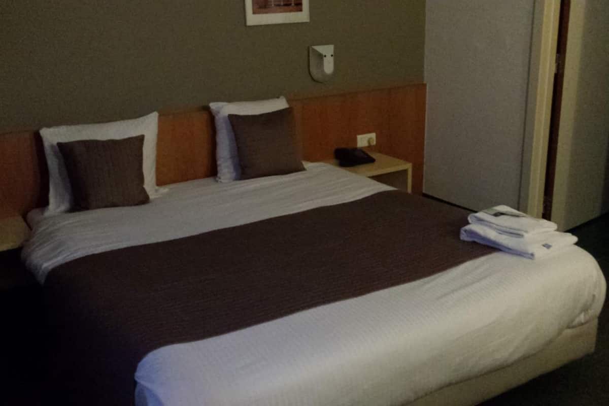 in-room safe, desk, free wifi, wheelchair access