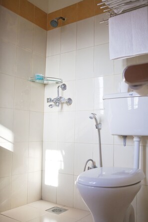 Basic Double Room, 1 Bedroom | Bathroom | Shower, free toiletries, towels