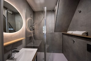 Standard Double Room | Bathroom