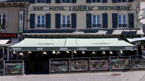 A hotel with outdoor seating areas named MANGER, BOIRE, DORMIR, L'AUBRAC, BOUZES, and FAVIER. - Logis Hôtel l'Aubrac (Laguiole)