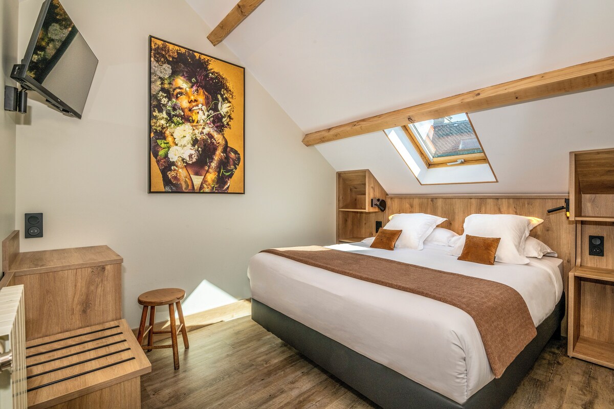 Basic Double Room | Desk, soundproofing, free WiFi, bed sheets