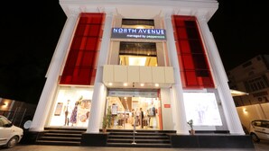 Mặt tiền nơi lưu trú - ban đêm