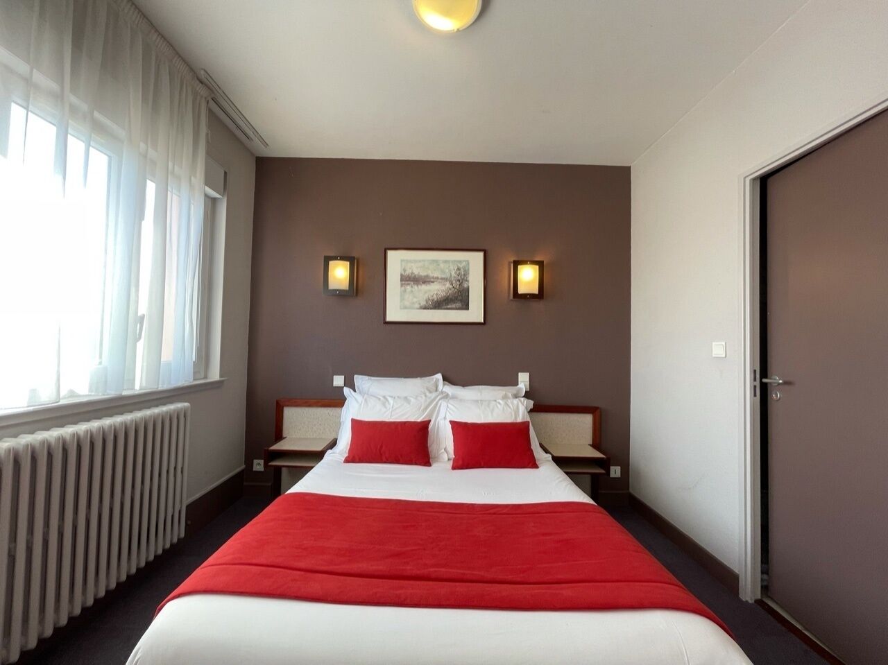 comfort triple room | individually decorated, individually furnished, desk, soundproofing