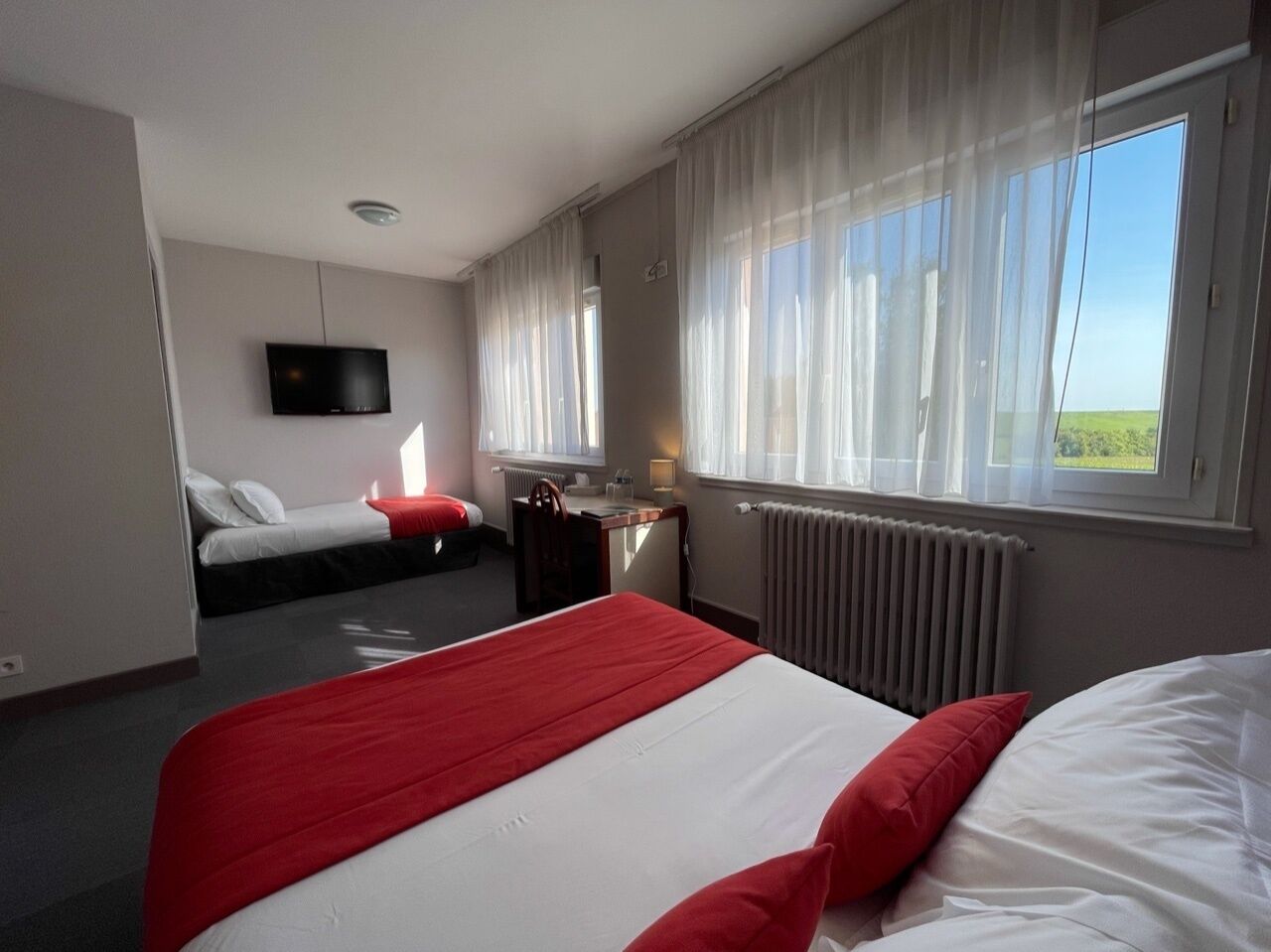 comfort triple room | individually decorated, individually furnished, desk, soundproofing