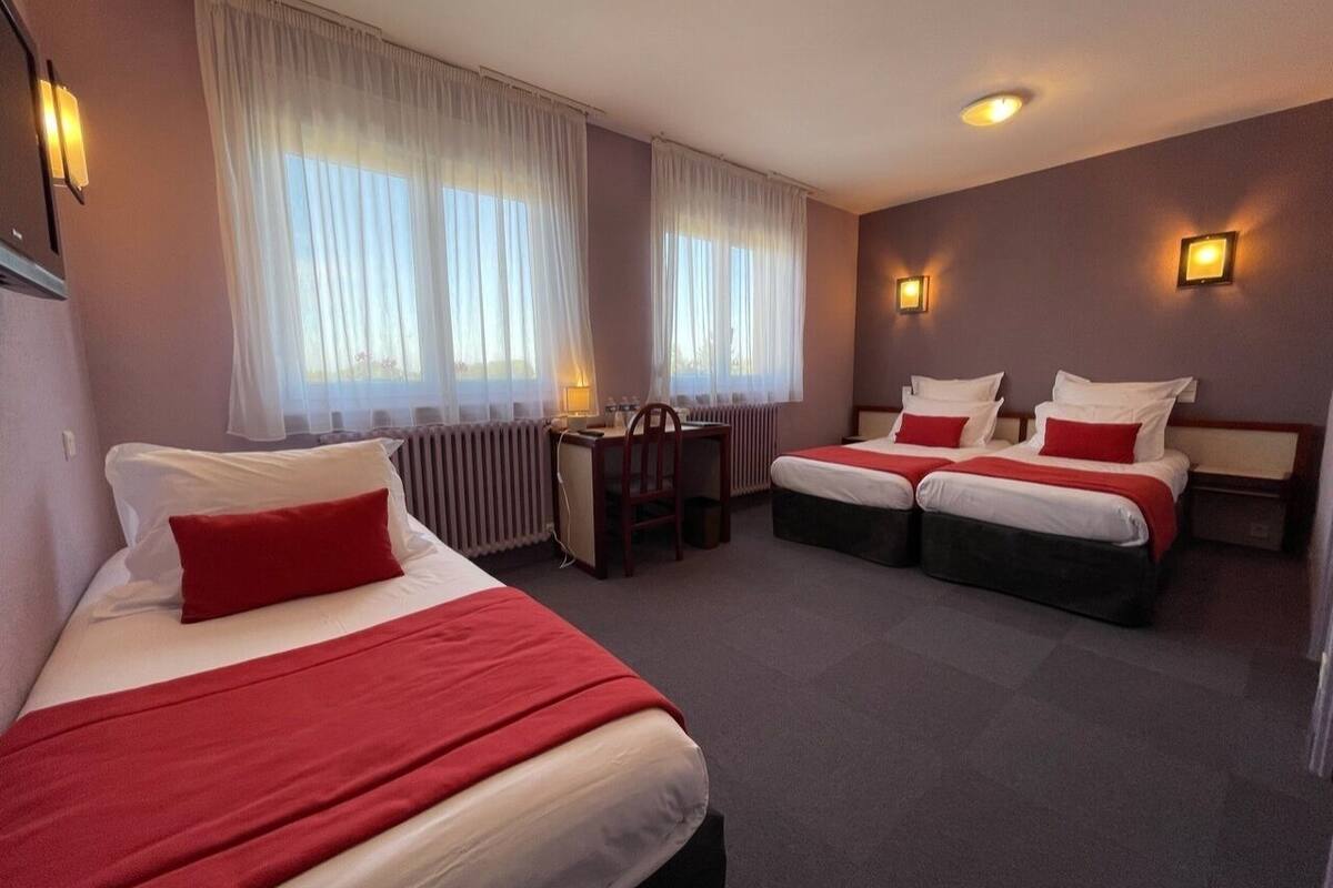 standard triple room | individually decorated, individually furnished, desk, soundproofing