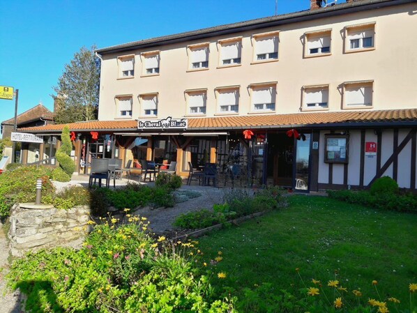 Exterior - Hôtel le Cheval Blanc (Giffaumont-Champaubert)