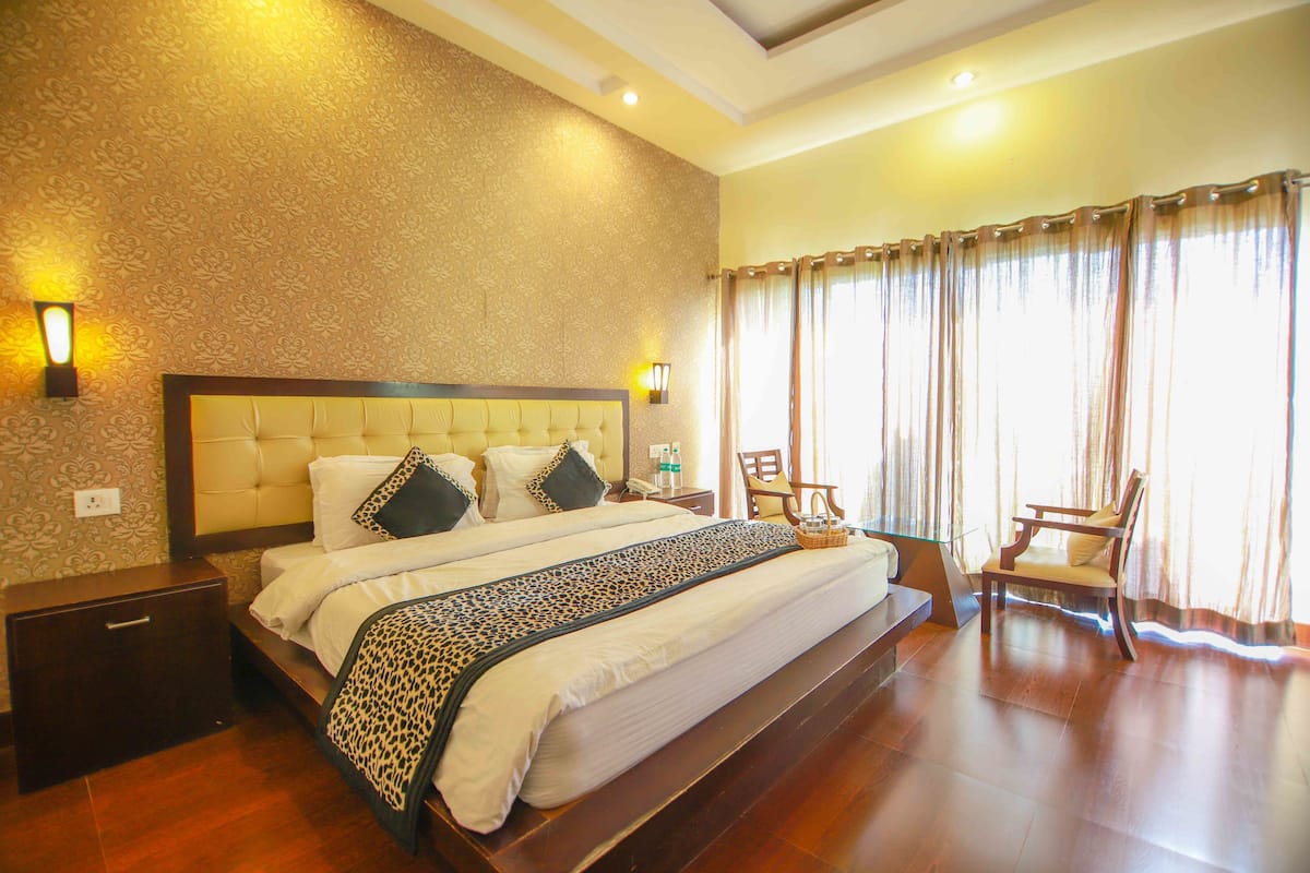 Premium bedding, desk, laptop workspace, free WiFi