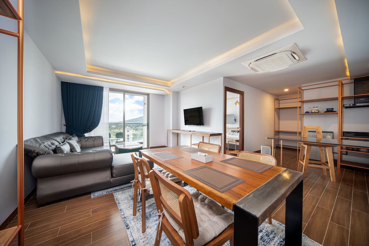 Panorama Executive Suite | 客房內保險箱、書桌、免費無線上網、床單