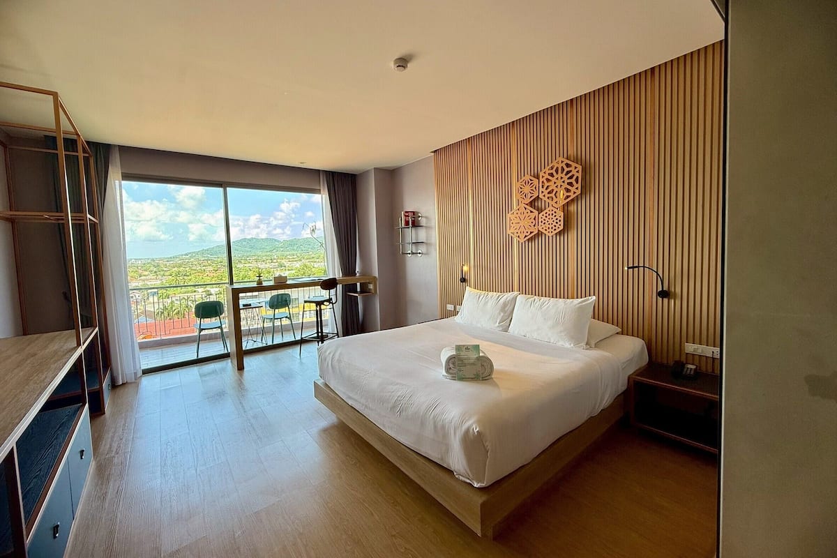 Deluxe Double Room | 1 bedroom, in-room safe, desk, free WiFi