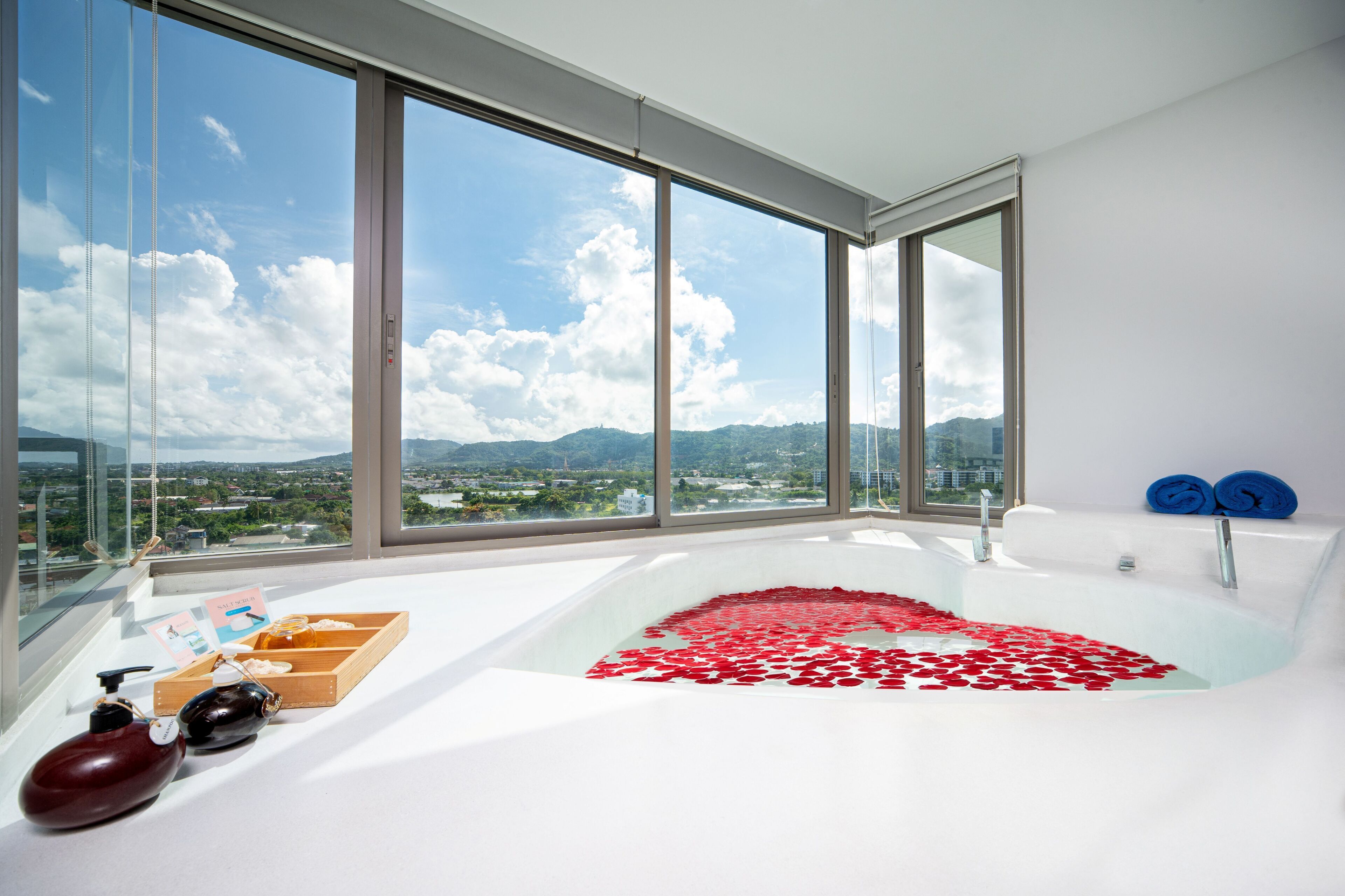 Caja de seguridad en la habitación, escritorio y wifi gratis 