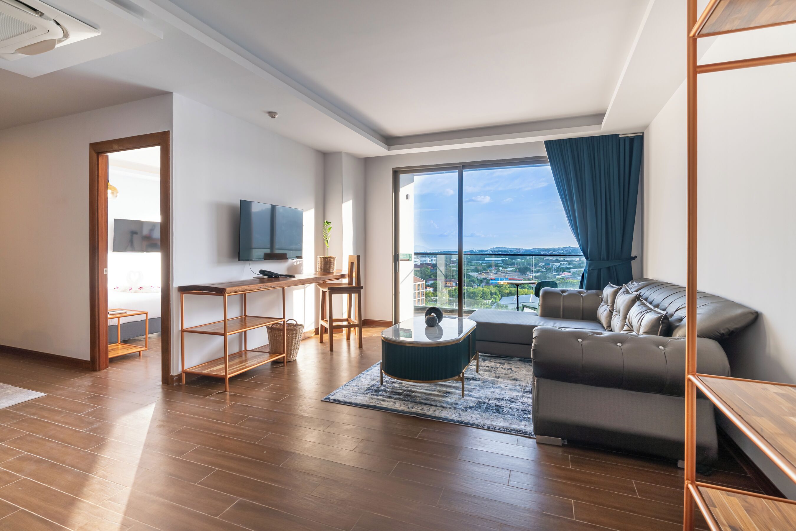 panorama executive suite | 1 bedroom, in-room safe, desk, free wifi