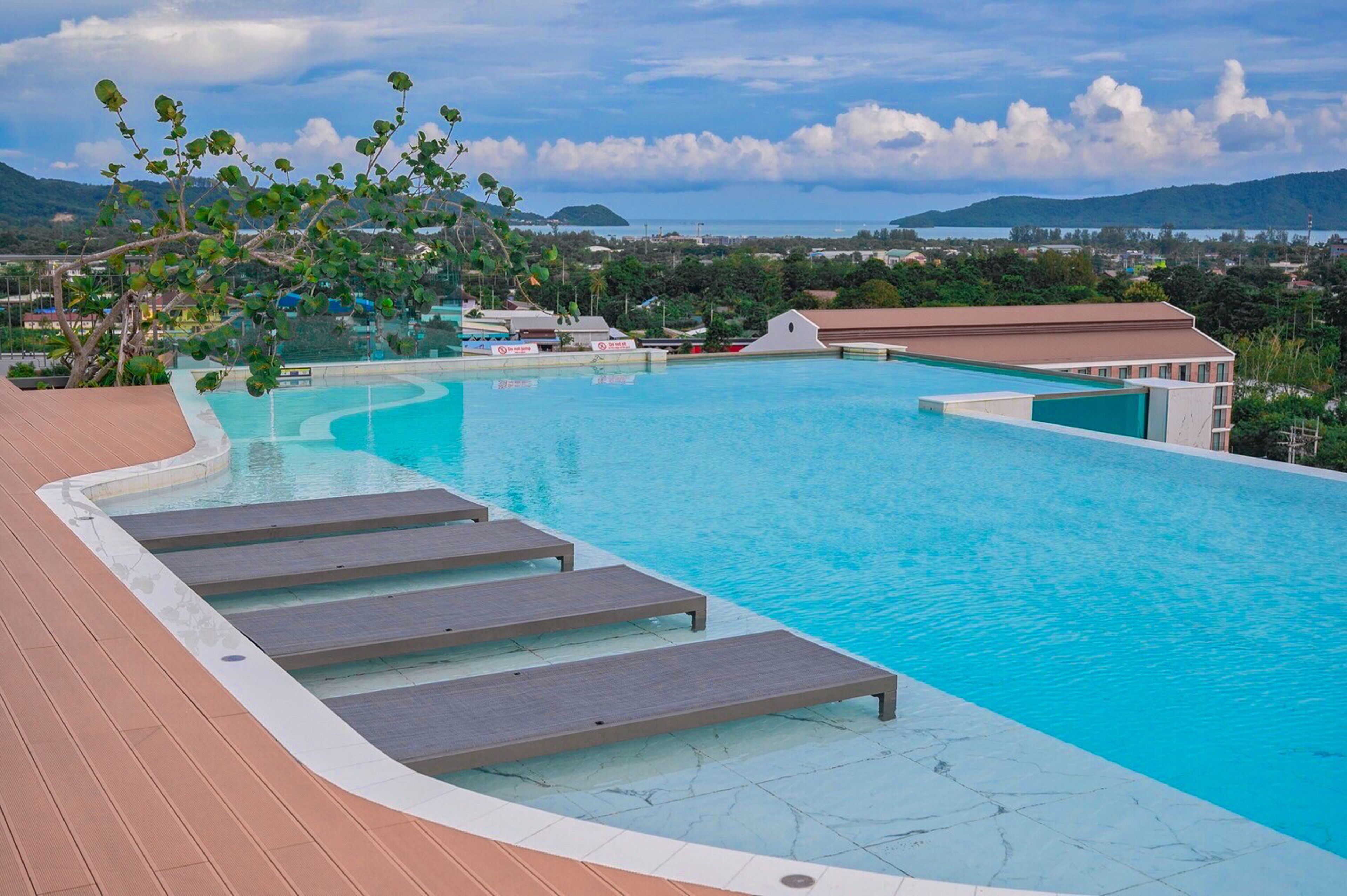 Piscina all'aperto, con ingresso dalle 08:00 alle 20:00, lettini