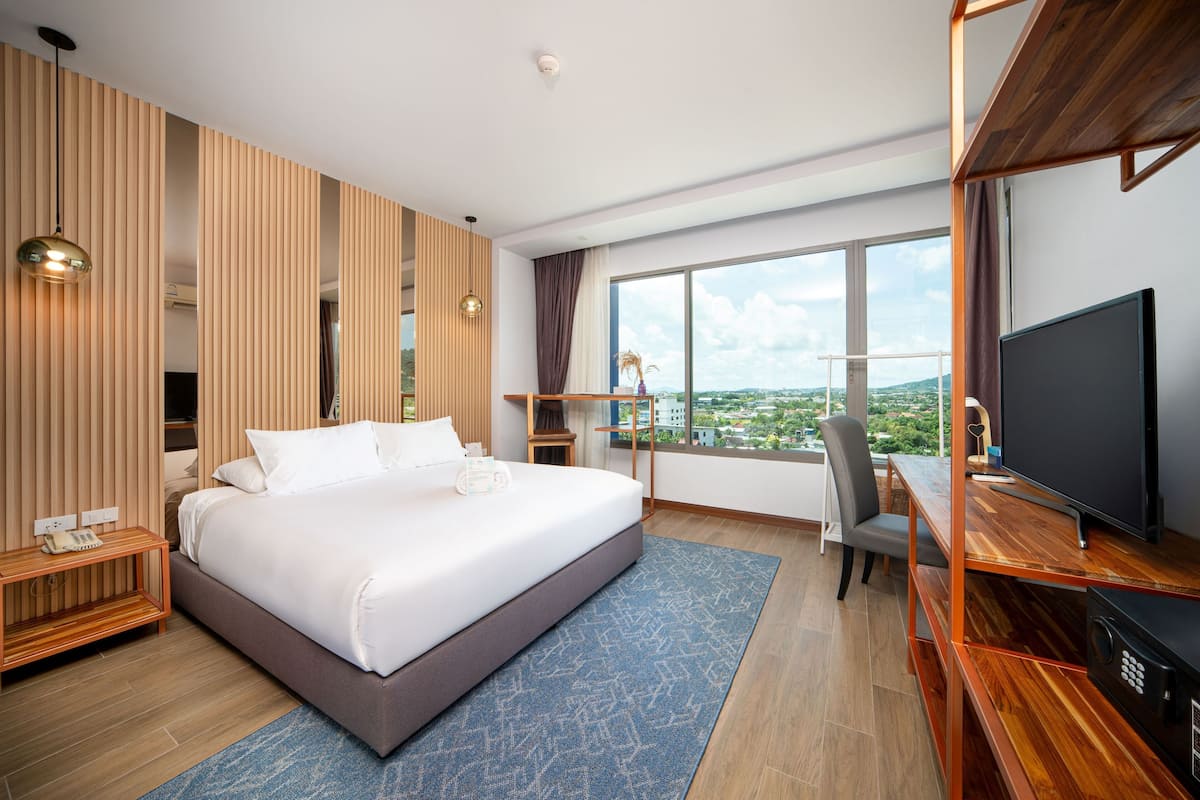 In-room safe, desk, free WiFi, bed sheets