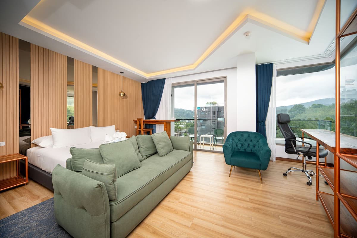 In-room safe, desk, free WiFi, bed sheets