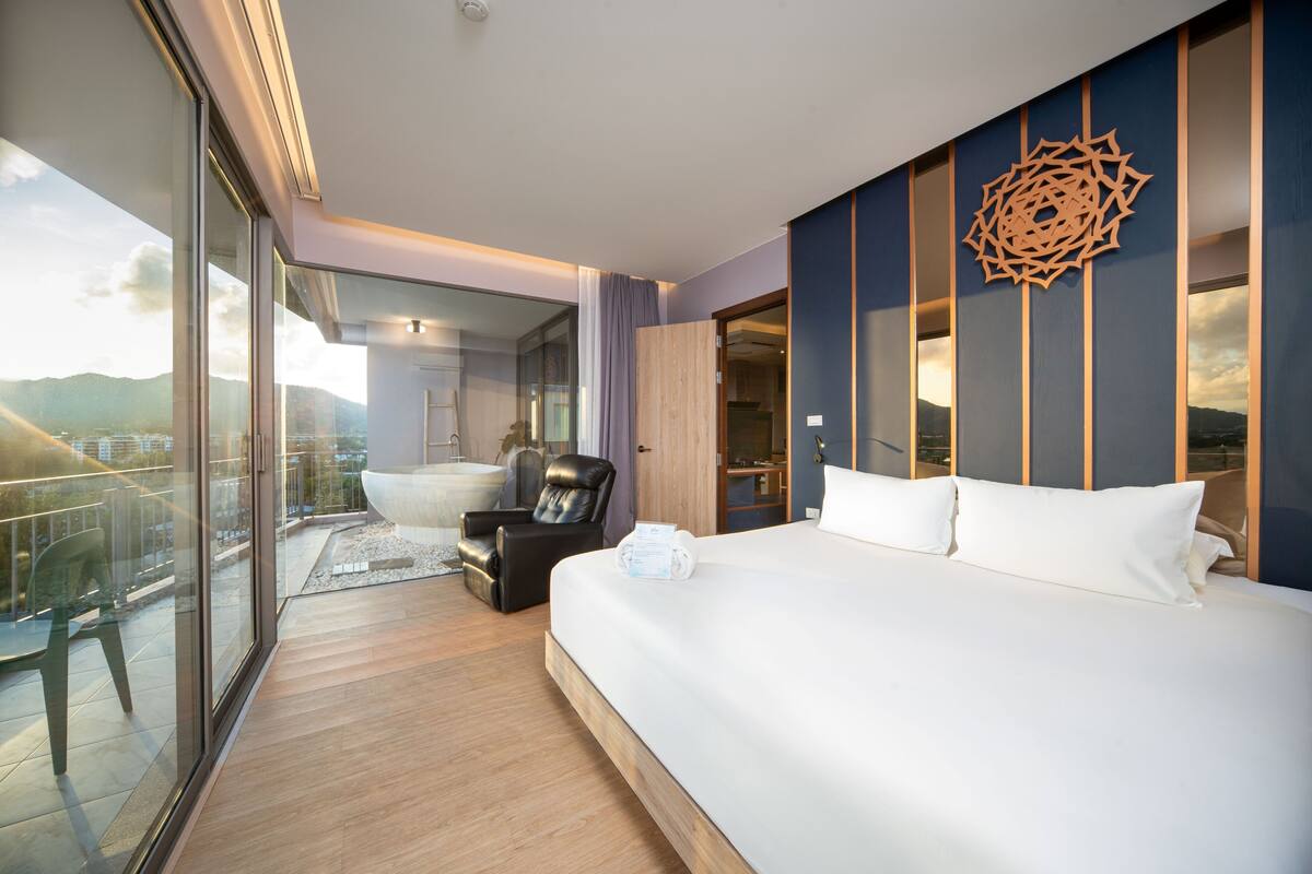 Luxury Suite Double | 客房內保險箱、書桌、免費無線上網、床單