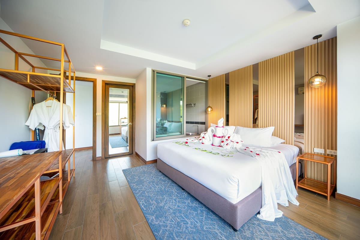 In-room safe, desk, free WiFi, bed sheets