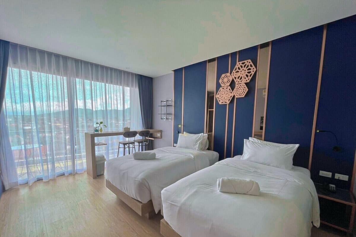 Deluxe Twin Room | 1 bedroom, in-room safe, desk, free WiFi