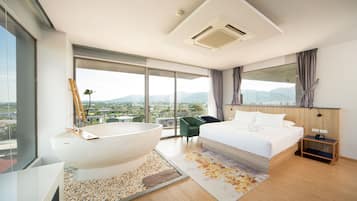 Family Suite | In-room safe, desk, free WiFi, bed sheets