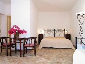 Classic Double Room, Terrace | Minibar, desk, cribs/infant beds, free WiFi - Il Gelso Vacanze (Malfa)