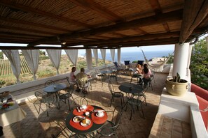 Café da manhã grátis todos os dias