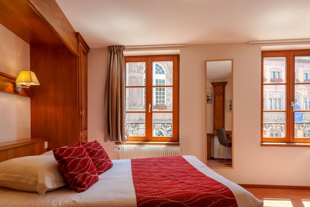 classic double room, 1 bedroom, private bathroom | desk, iron/ironing board, free wifi, bed sheets